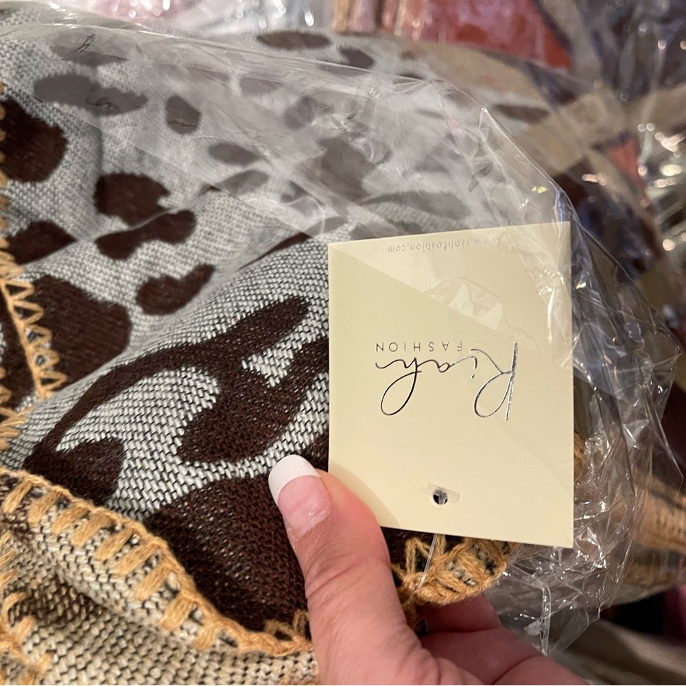 Chevron Leopard Print Sweater Open Front Poncho - image 6